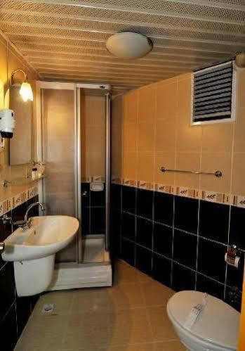 Ilicak Hotel Istanboel Buitenkant foto